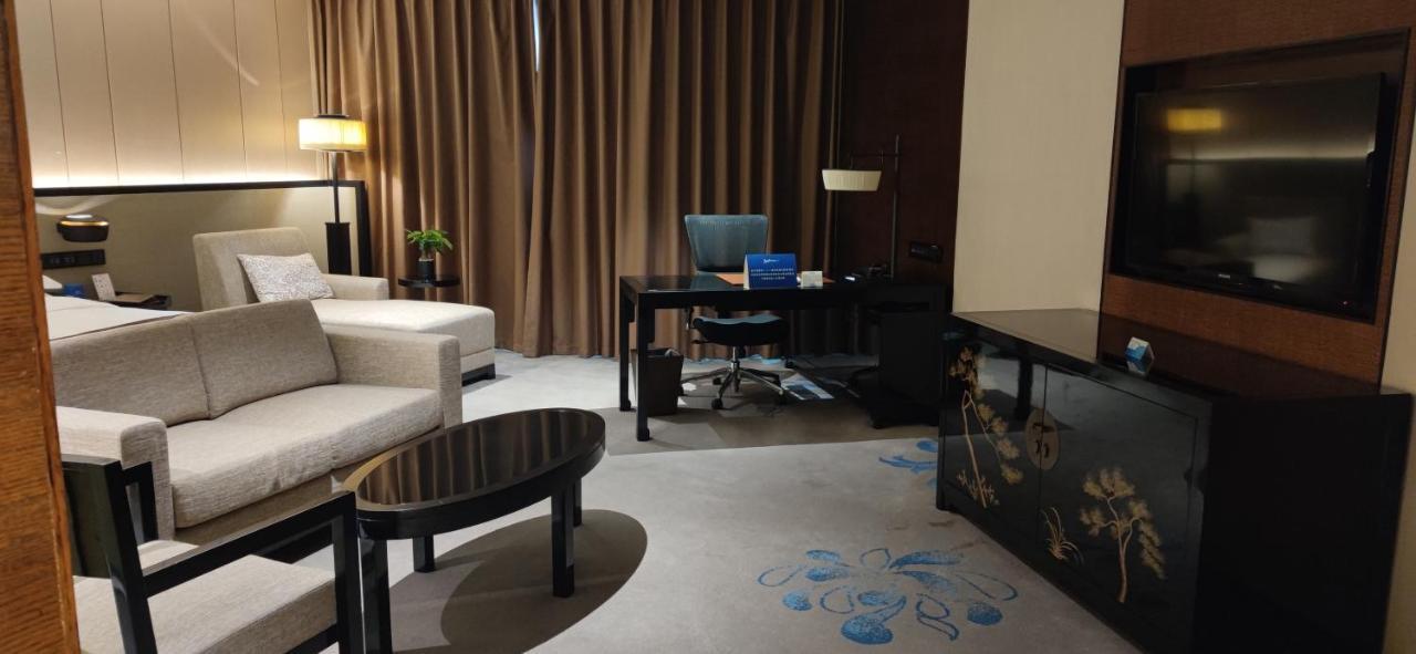 Chongqing Ronghui Grand Hotel Exterior photo