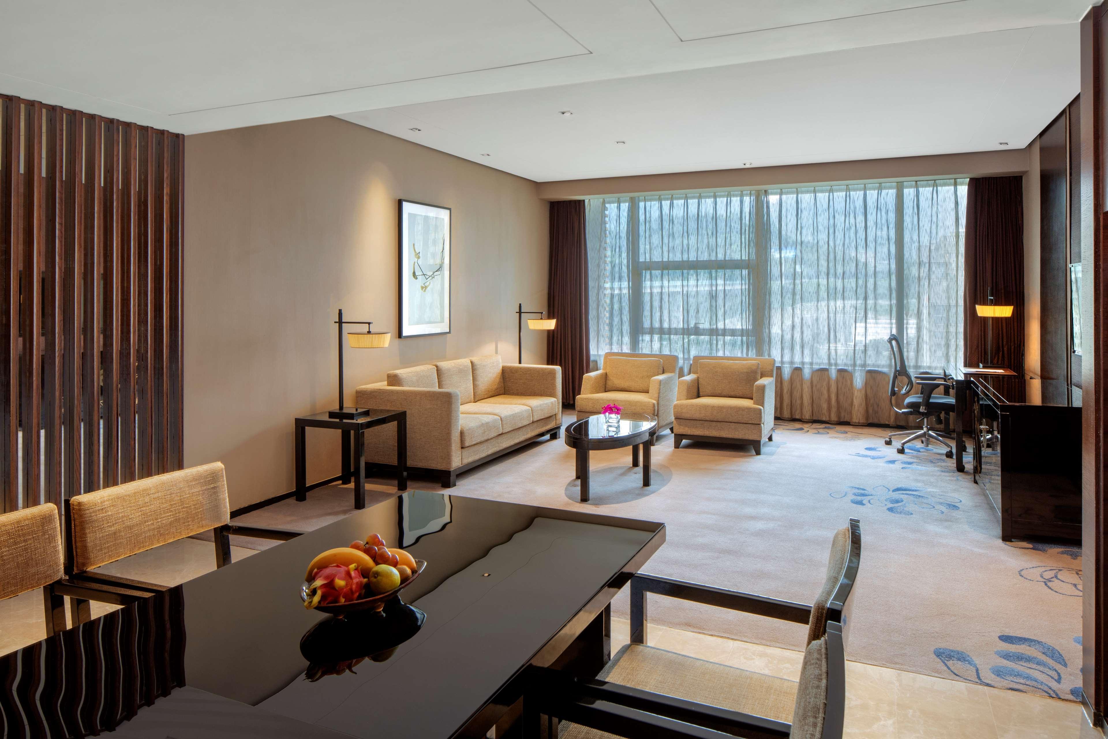 Chongqing Ronghui Grand Hotel Exterior photo